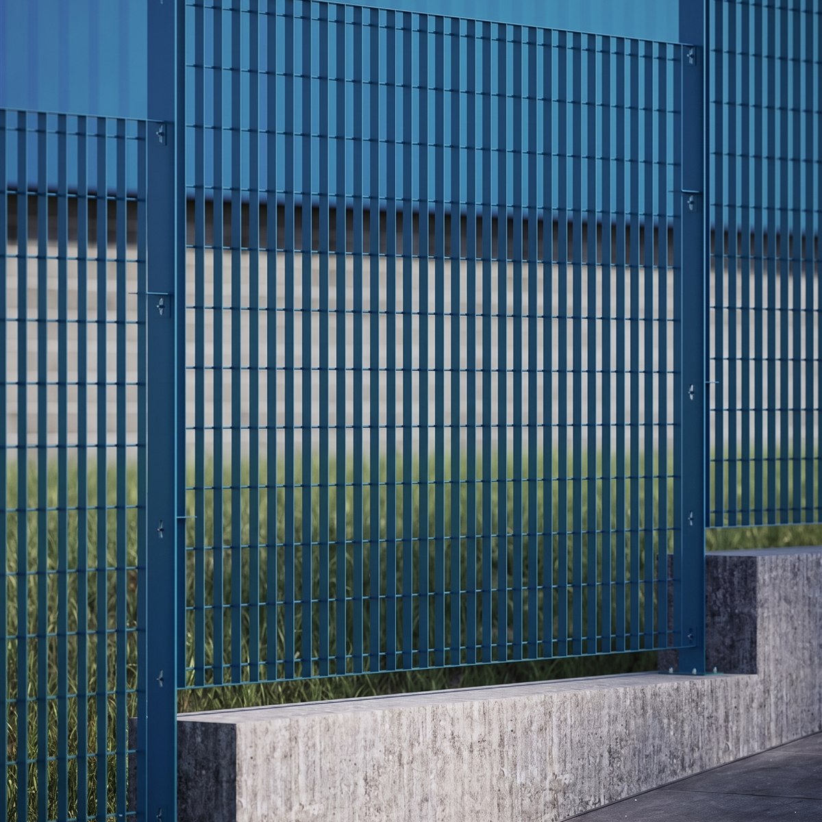 Gradil Power azul em desnível — painéis escalonados sobre mureta